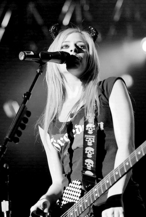 Photo:  Avril Lavigne 15